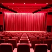 Certains professionnels demandent l'autorisation d'accueillir les élèves au théâtre